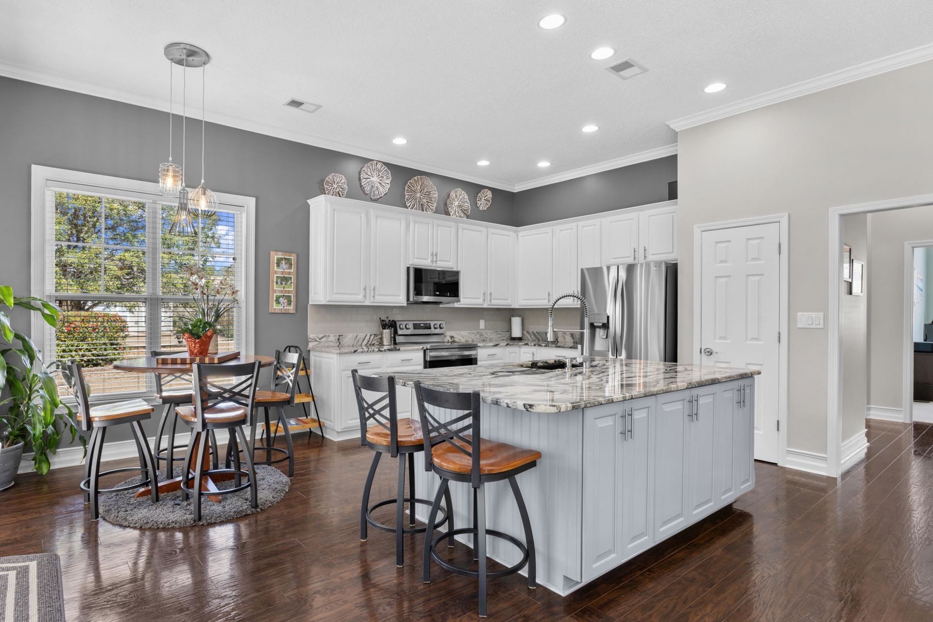 6 Guillemont Ct. Photo 8