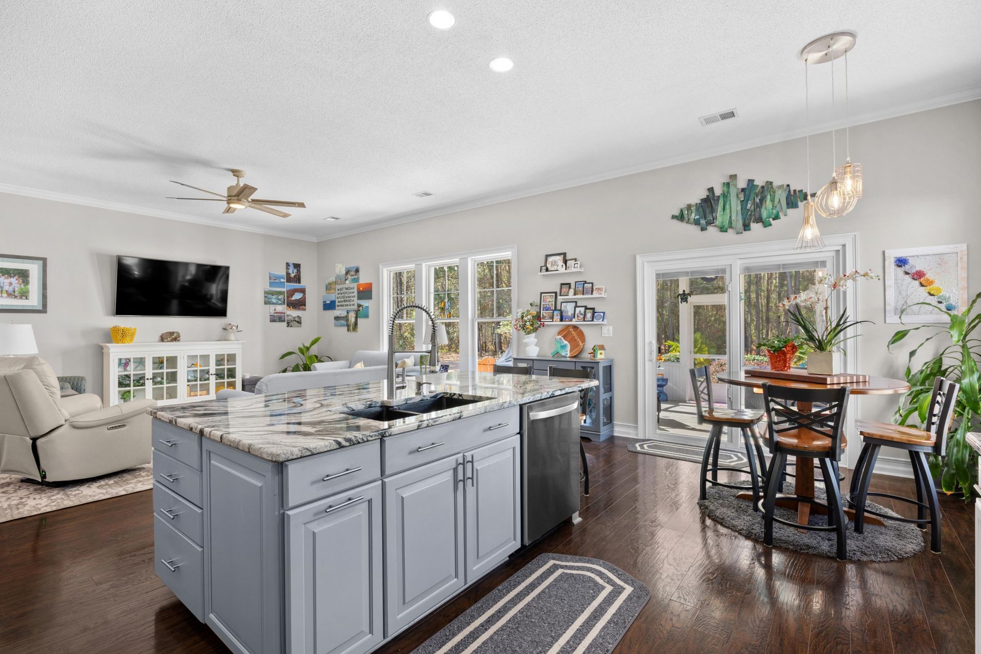 6 Guillemont Ct. Photo 9