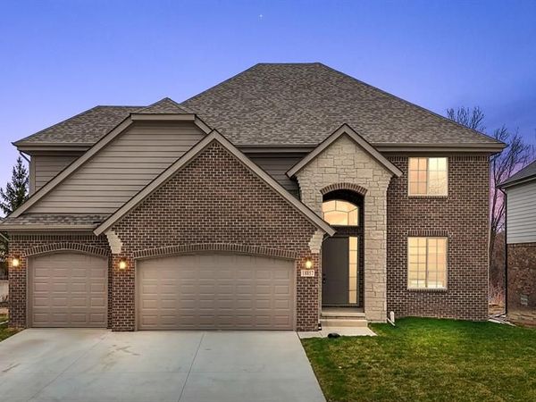 18857 Via Firenze, Macomb Twp, MI 48044