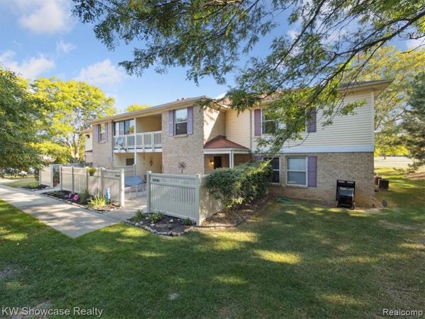 61011 Greenwood Drive, South Lyon, MI 48178