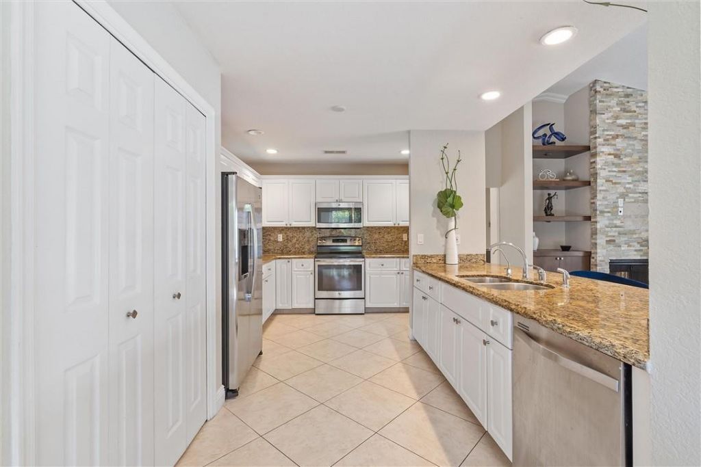 2445 Lakes Drive, Deerfield Beach, FL 33442 Photo