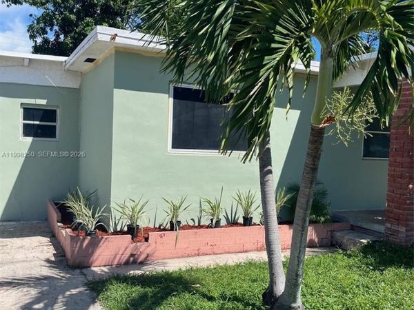 538 W 1st St , Riviera Beach, FL 33404
