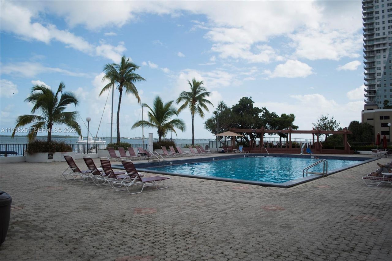 825 Brickell Bay Dr, Unit 750, Miami, FL 33131 Photo