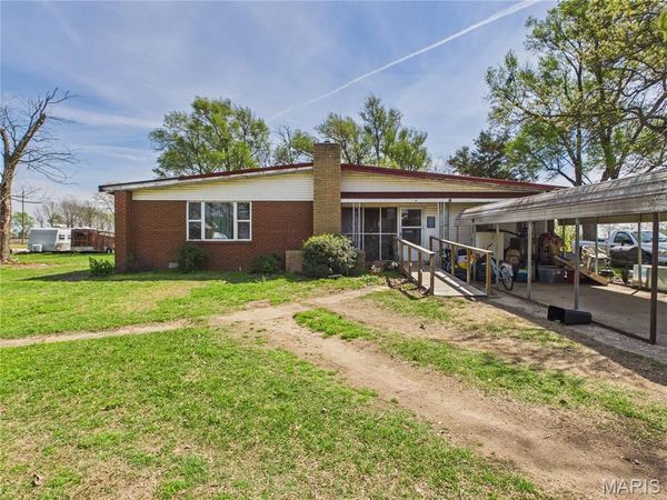 640 Bowman Court , Bernie, MO 63822