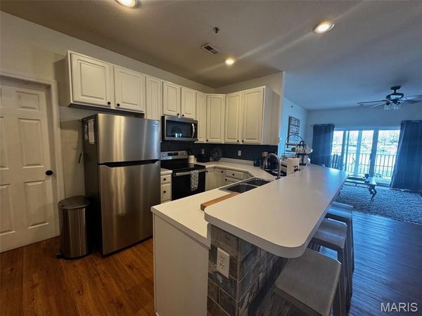 216 Lakeview Resort Boulevard, Unit 1B, Sunrise Beach, MO 65079