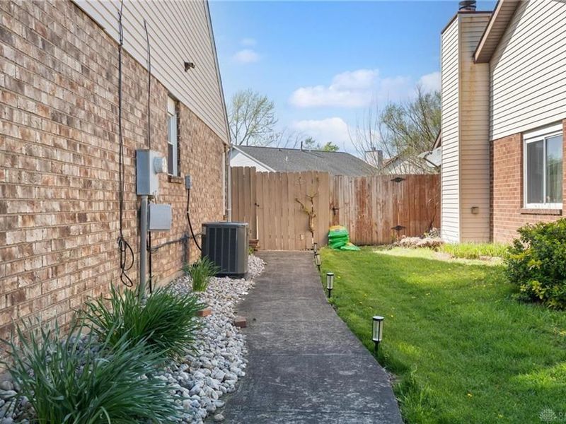 6409 Prairie Creek Court, Huber Heights, OH 45424 Photo 4