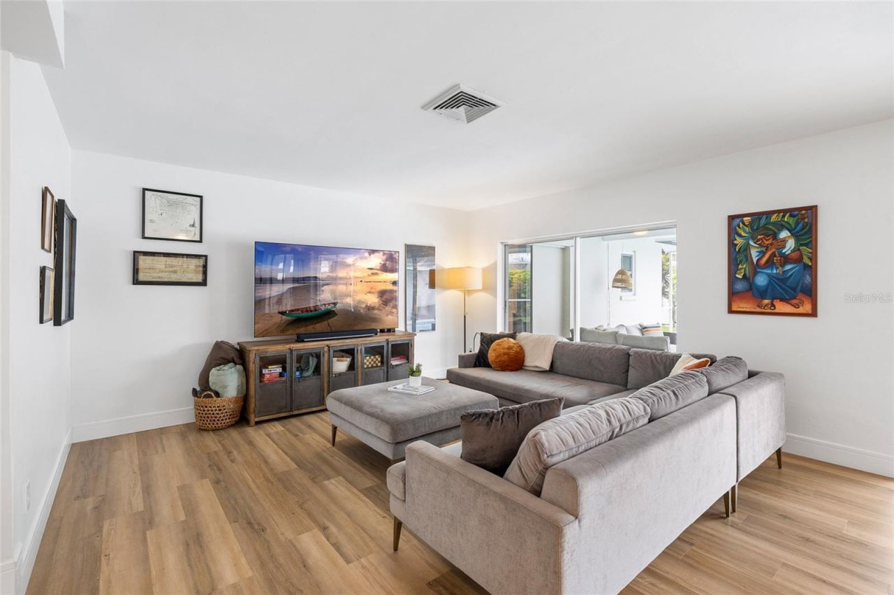 1201 87th Avenue N, Saint Petersburg, FL 33702 Photo