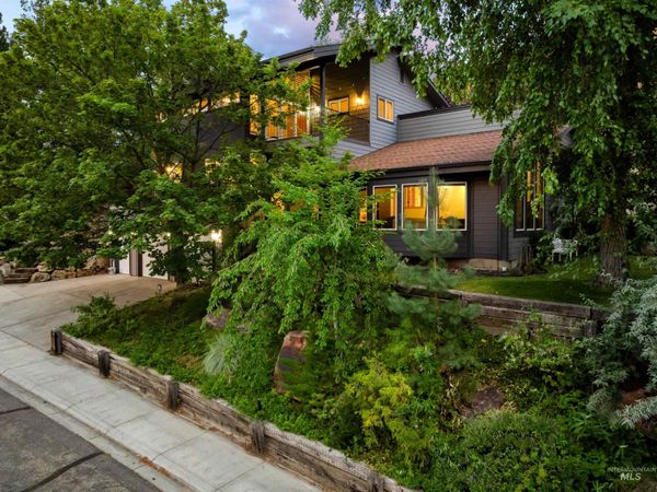 3668 N La Fontana Way, Boise, ID 83702