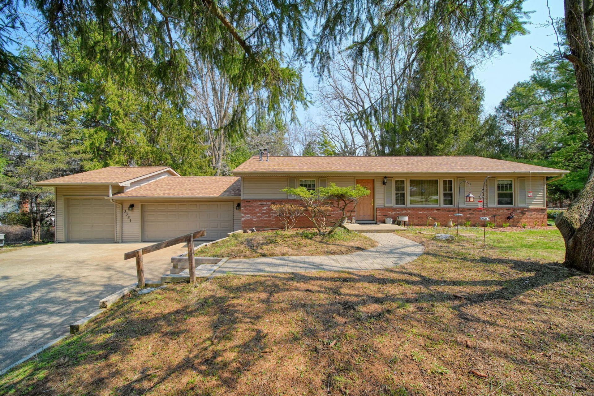 3381 Pine Ridge Drive, Jackson, MI 49201 Main Photo