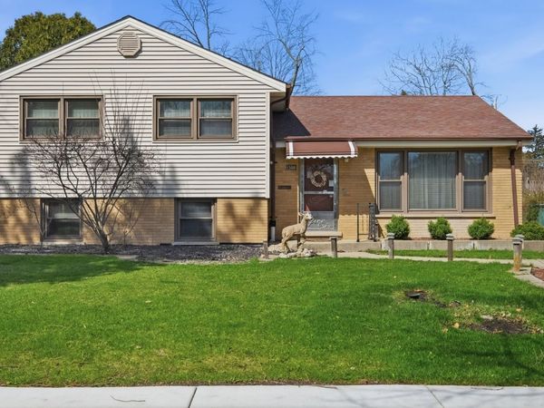 1506 W Palm Drive , Mount Prospect, IL 60056