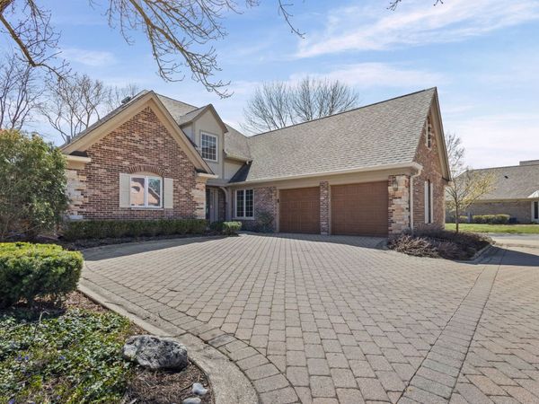 522 Rivershire Place , Lincolnshire, IL 60069