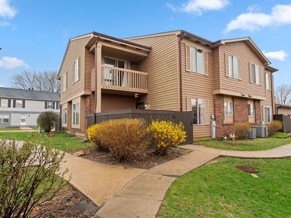 15D Fernwood Drive, Bolingbrook, IL 60440