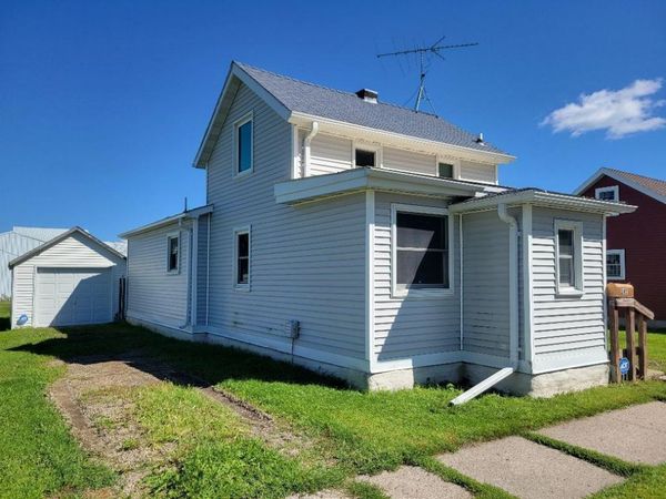 245 3rd Avenue SE, Wells, MN 56097