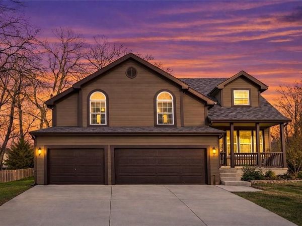 8801 N Kirkwood Avenue, Kansas City, MO 64154