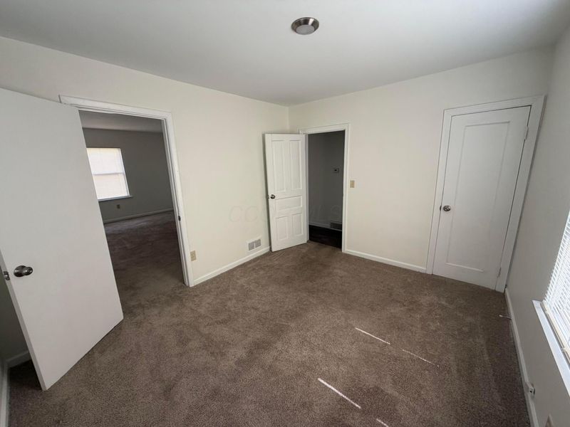 826 S Yearling Road , Columbus, OH 43213 Photo 11