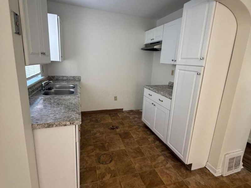 826 S Yearling Road , Columbus, OH 43213 Photo 6