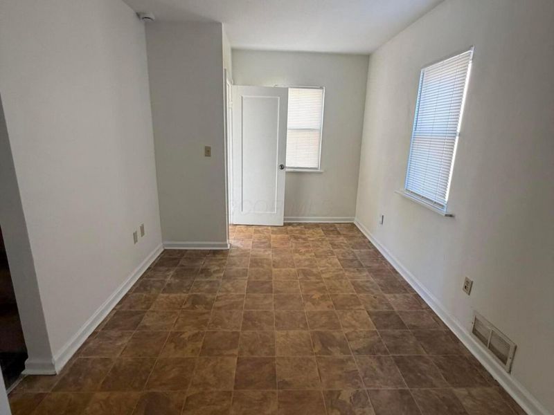 826 S Yearling Road , Columbus, OH 43213 Photo 7