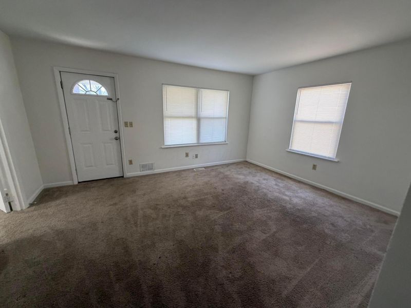 826 S Yearling Road , Columbus, OH 43213 Photo 8