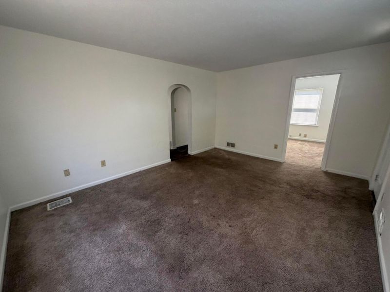 826 S Yearling Road , Columbus, OH 43213 Photo 9