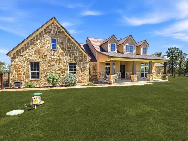 1211 Copperhead RD, Seguin, TX 78155