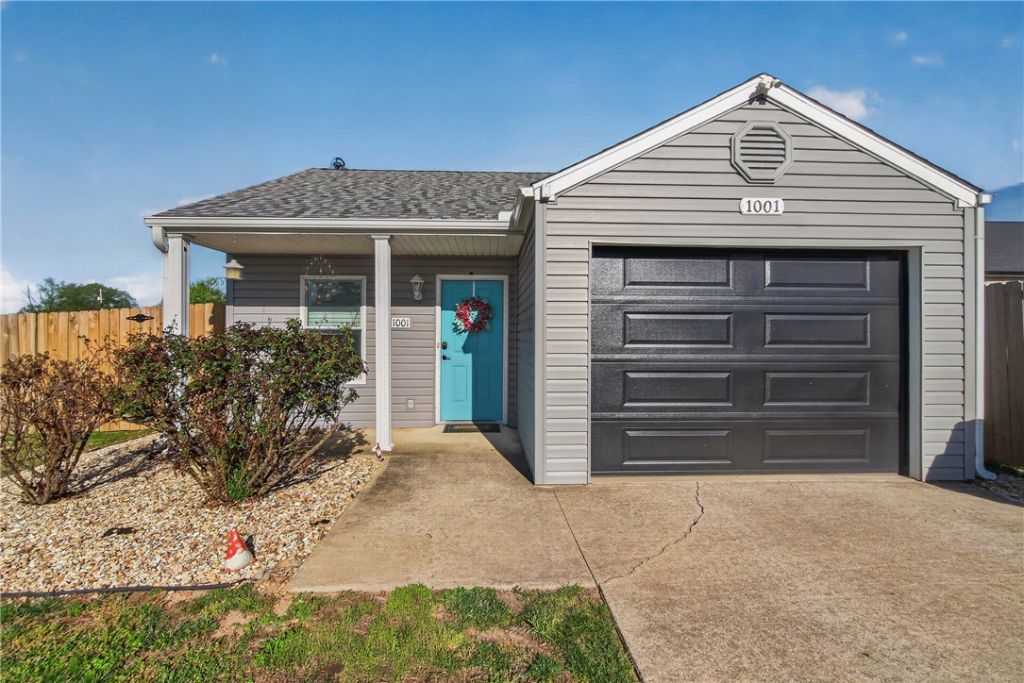 1001 S 25th Place, Rogers, AR 72758 Main Photo