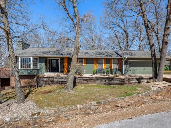 15 Pembroke Lane, Bella Vista, AR 72715