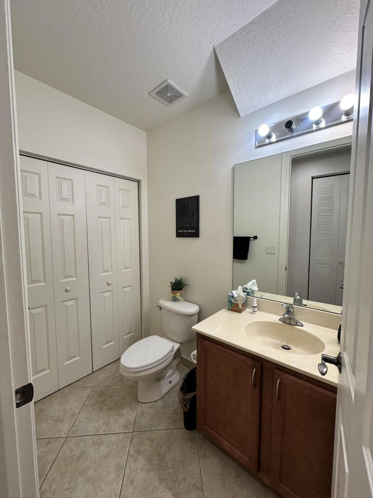 661 Corte Madera Lane, Unit 4, West Palm Beach, FL 33401 Photo
