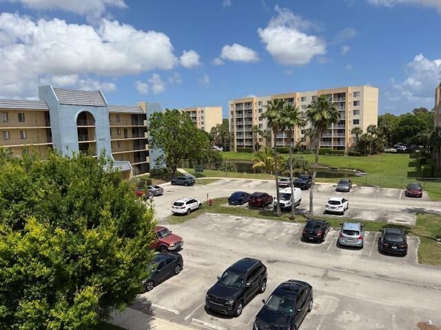 2820 Tennis Club Drive, Unit 401, West Palm Beach, FL 33417 Photo