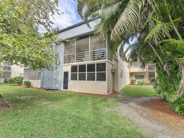 877 Flanders S, Delray Beach, FL 33484