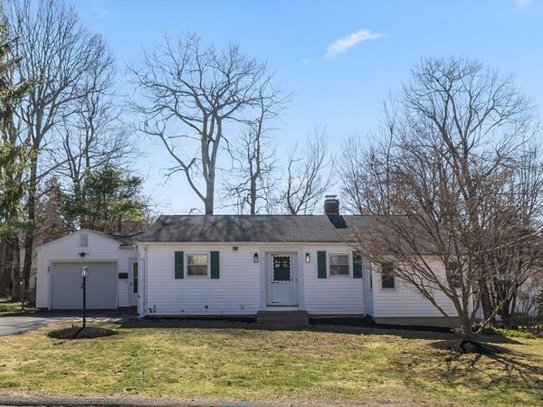 4 Crestwood Rd, Paxton, MA 01612