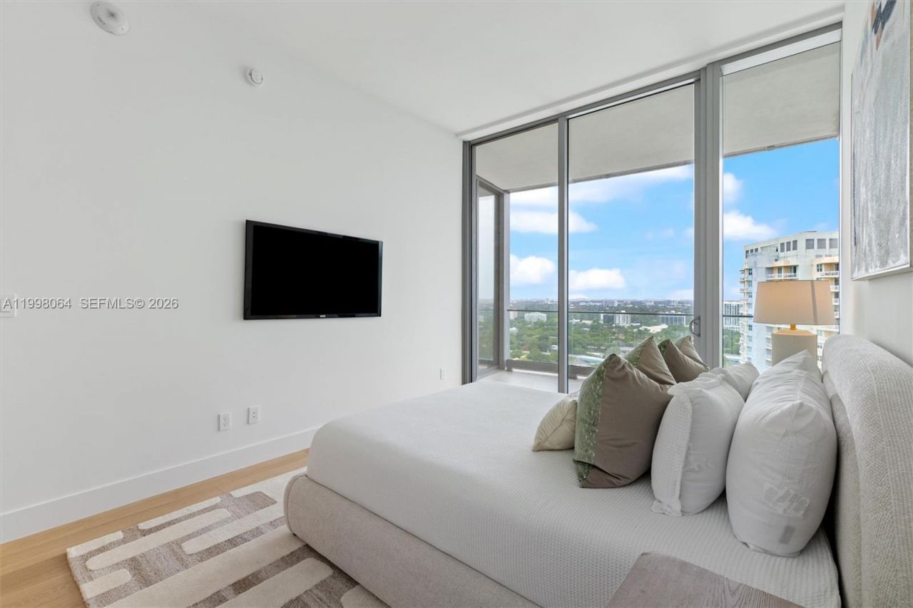 175 SE 25 Rd, Unit 2003, Miami, FL 33129 Photo