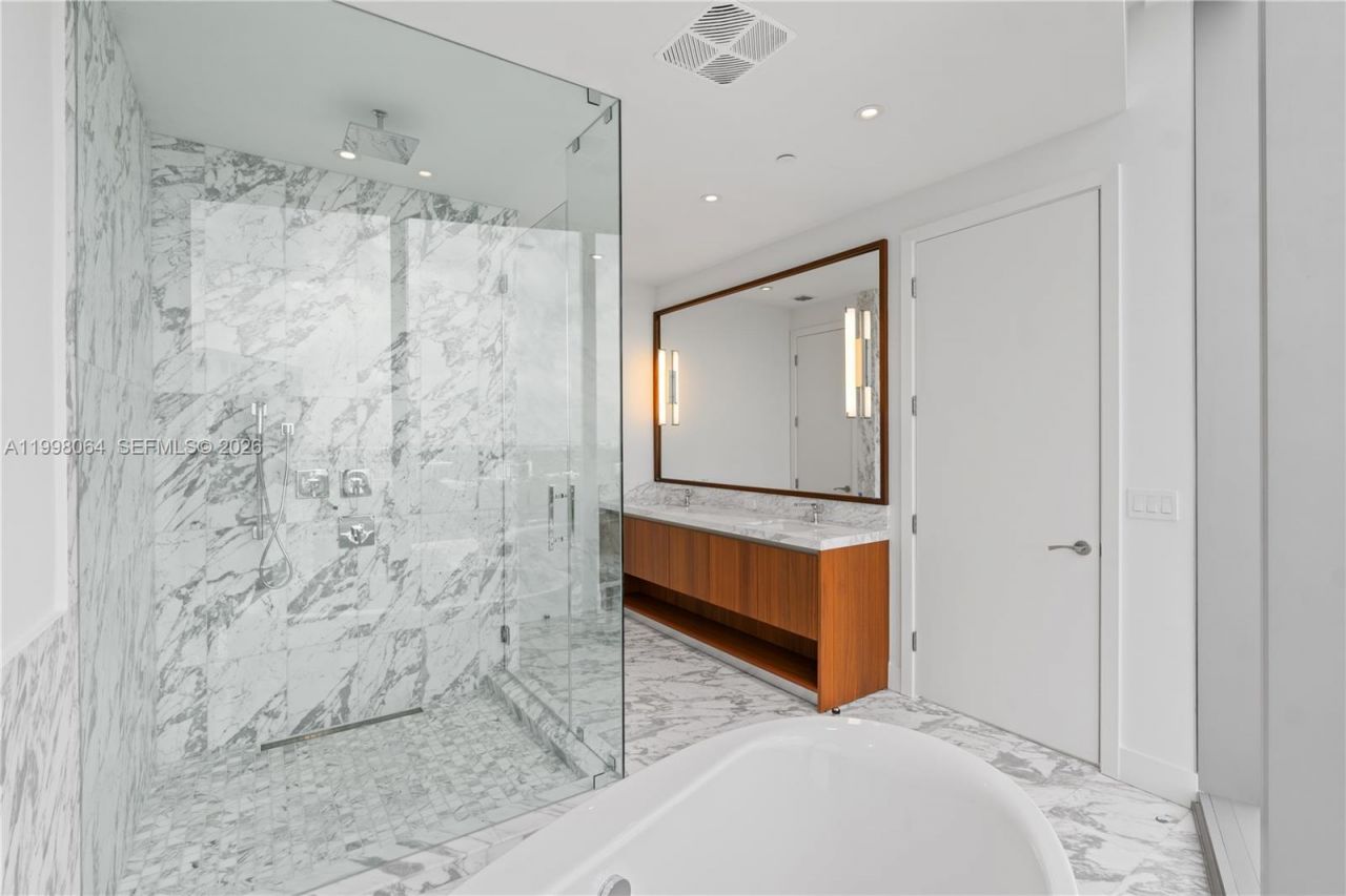 175 SE 25 Rd, Unit 2003, Miami, FL 33129 Photo