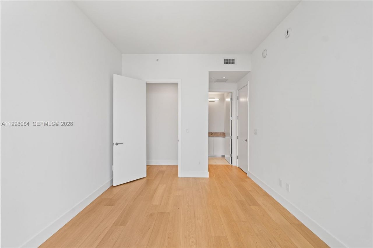 175 SE 25 Rd, Unit 2003, Miami, FL 33129 Photo