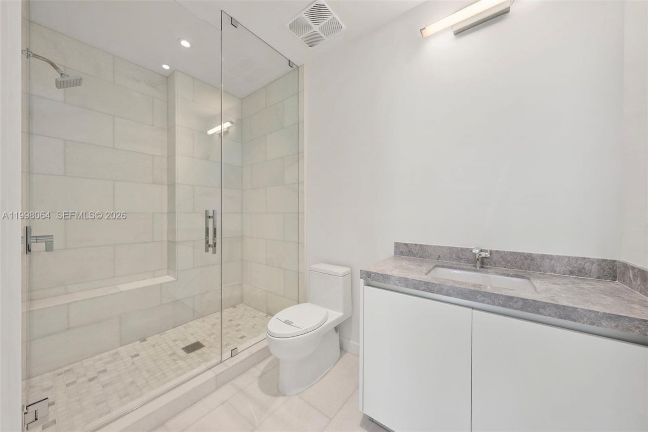 175 SE 25 Rd, Unit 2003, Miami, FL 33129 Photo