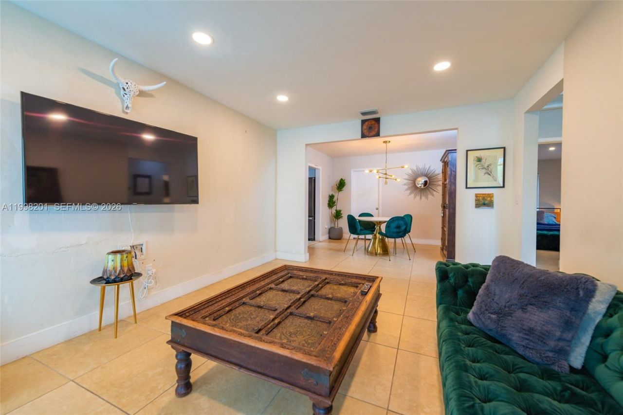 2925 NW 11th Ave , Unit Front, Miami, FL 33127 Photo