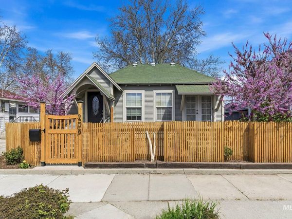 208 E 2nd St, Emmett, ID 83617