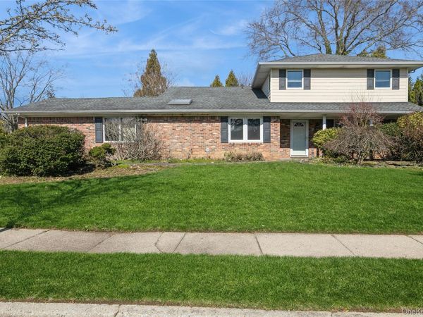 3 Clemson Lane , Woodbury, NY 11797