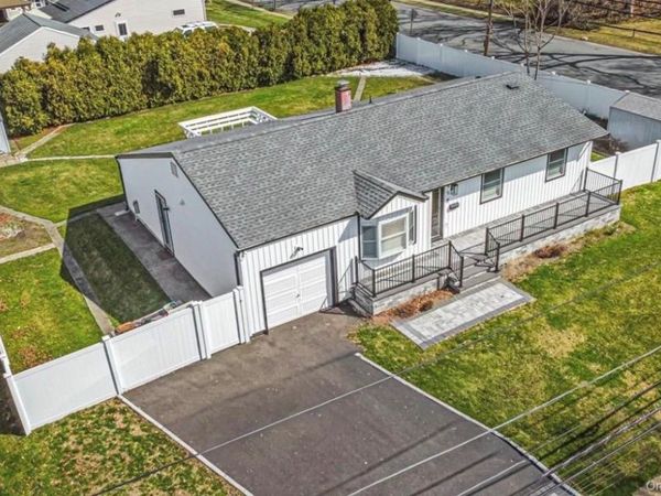 65 39th Street , Islip, NY 11751