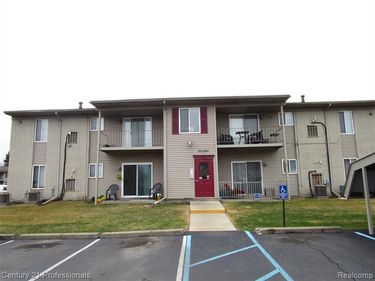 10020 Allen Pointe Drive, Allen Park, MI 48101