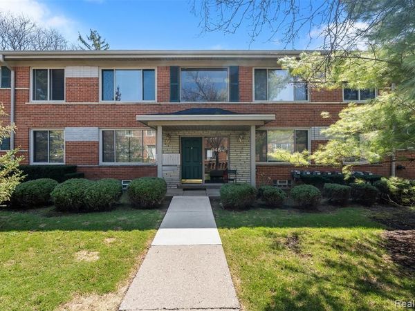 946 N Adams Road, Birmingham, MI 48009