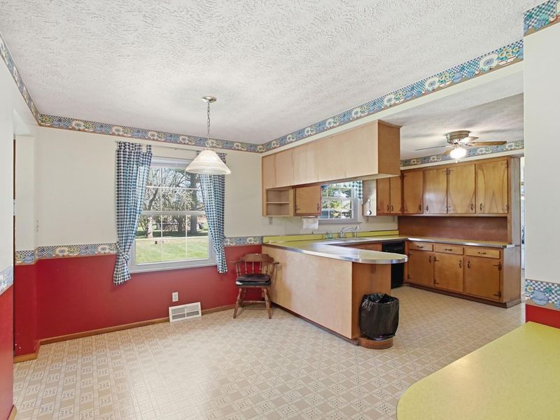 814 Wellington Drive, Springfield, OH 45506 Photo 13