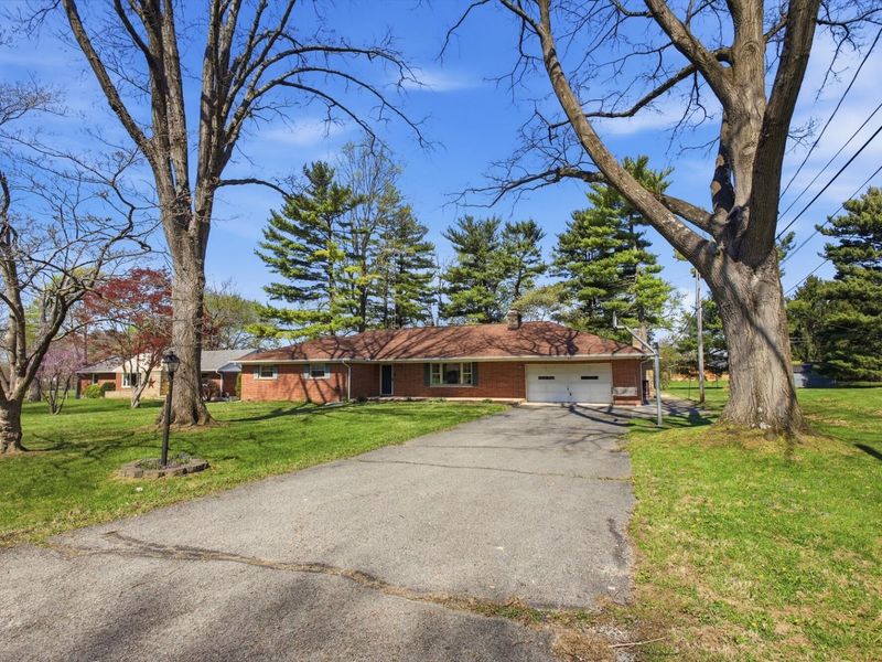 814 Wellington Drive, Springfield, OH 45506 Photo 2