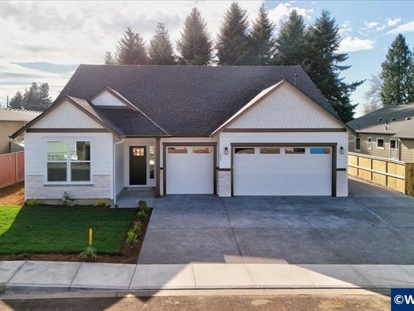 211 NE Broadway St, Sublimity, OR 97385