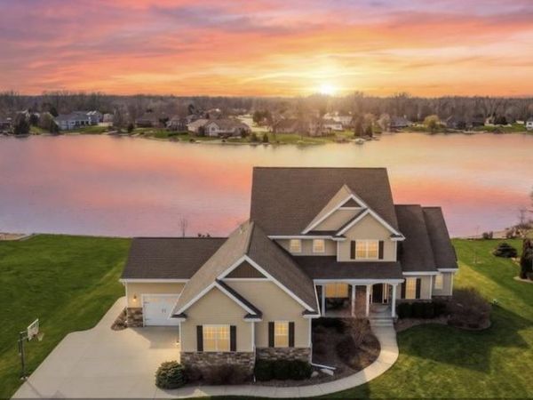 2949 SEAFARER WAY, Suamico, WI 54173