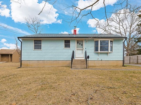 21 Heritage Cir, Falmouth, MA 02536