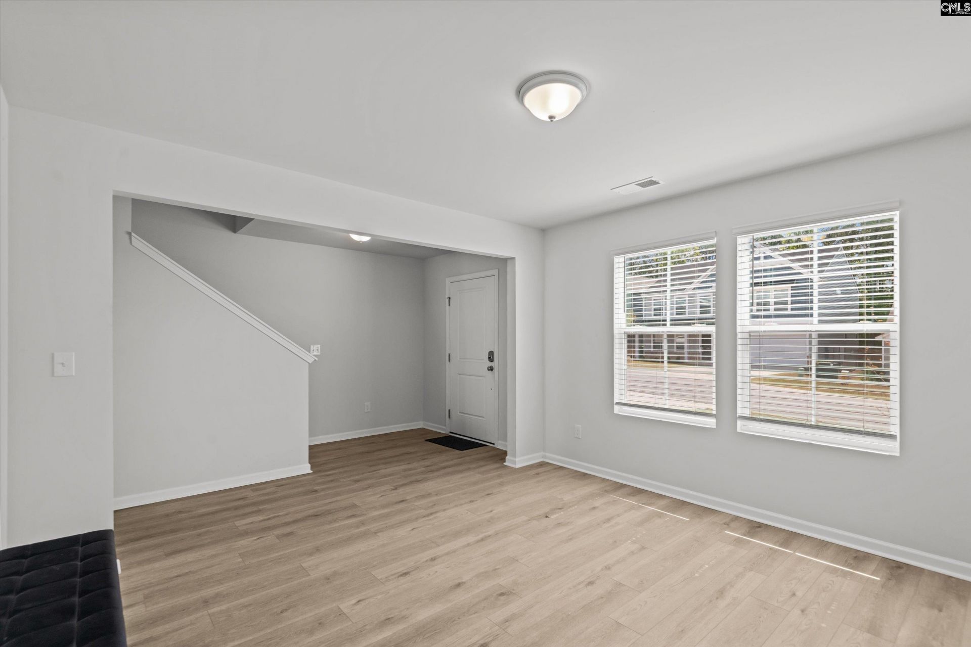 362 Aldergate Drive Photo 4