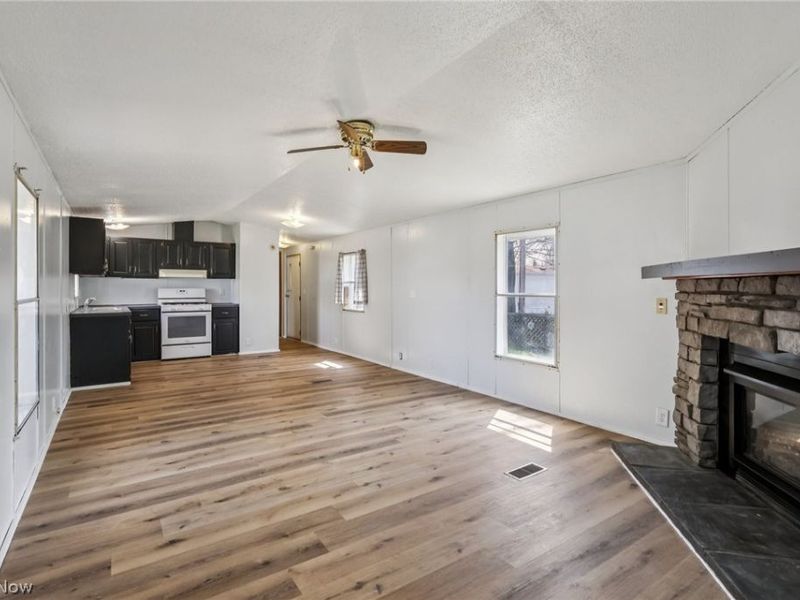 6800 Lake Road W, Unit 21, Geneva, OH 44041 Photo 8