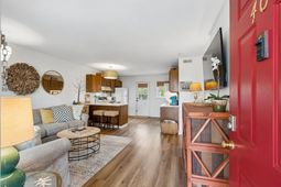 408 Saint Charles Court photo 4