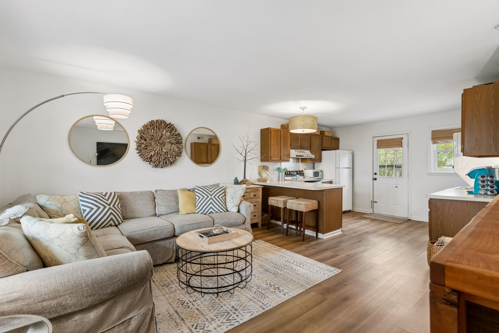 408 Saint Charles Court Photo 4