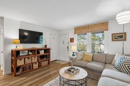 408 Saint Charles Court photo 4